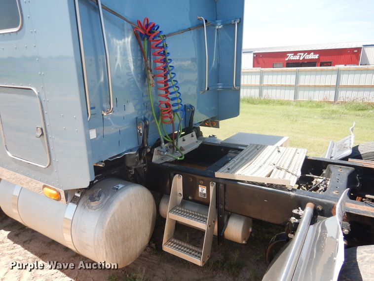 image for item HB9013 2007 Peterbilt 386  semi truck