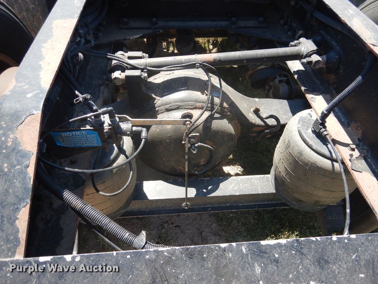 image for item HB9013 2007 Peterbilt 386  semi truck