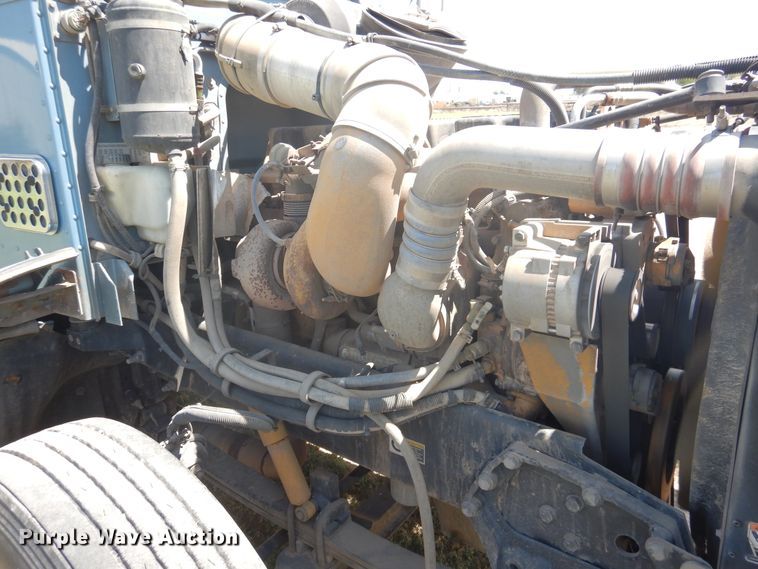 image for item HB9013 2007 Peterbilt 386  semi truck