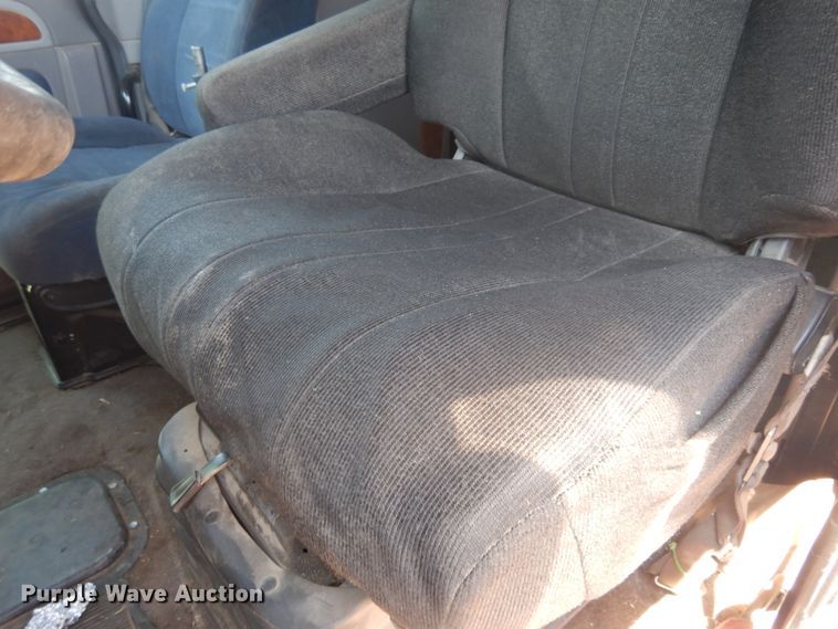 image for item HB9013 2007 Peterbilt 386  semi truck