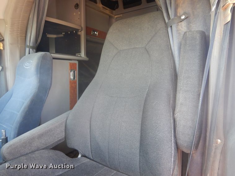 image for item HB9013 2007 Peterbilt 386  semi truck