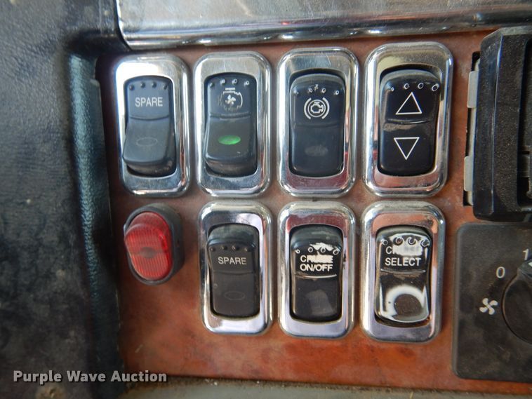 image for item HB9013 2007 Peterbilt 386  semi truck