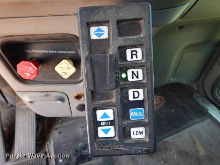 image for item HB9013 2007 Peterbilt 386  semi truck