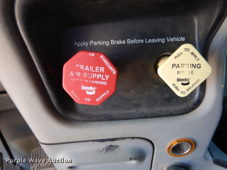 image for item HB9013 2007 Peterbilt 386  semi truck