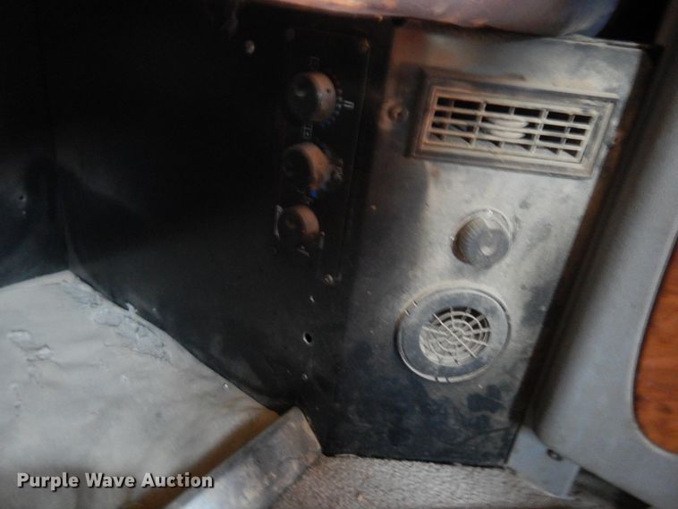 image for item HB9013 2007 Peterbilt 386  semi truck