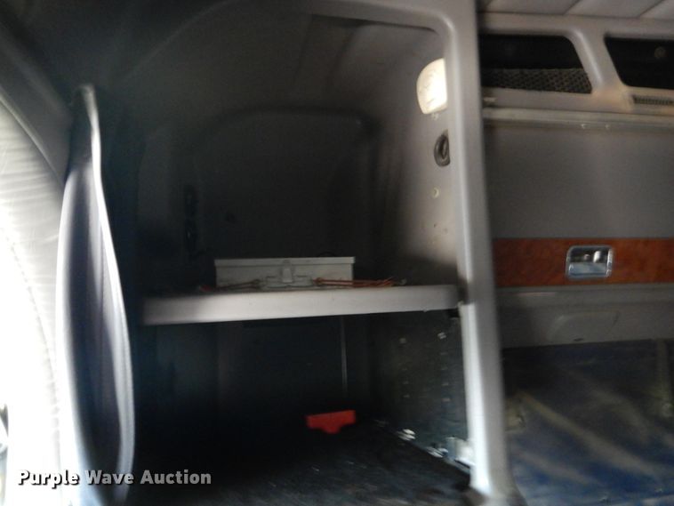 image for item HB9013 2007 Peterbilt 386  semi truck