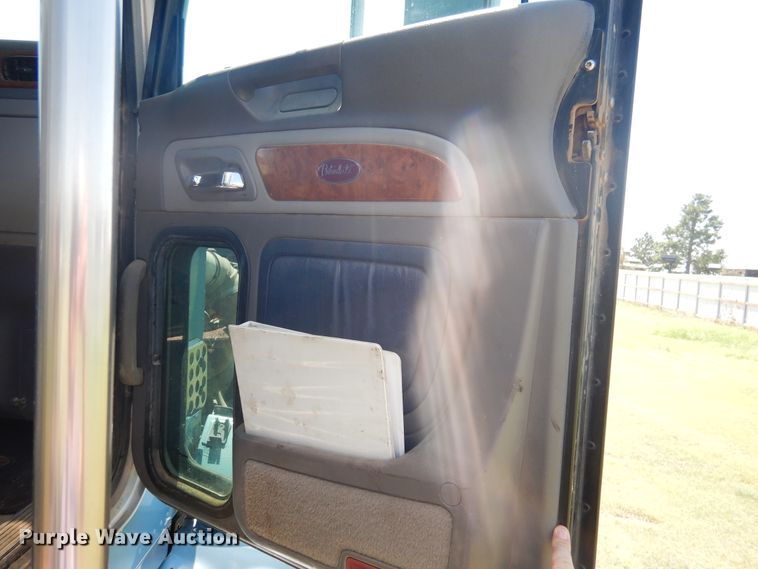 image for item HB9013 2007 Peterbilt 386  semi truck