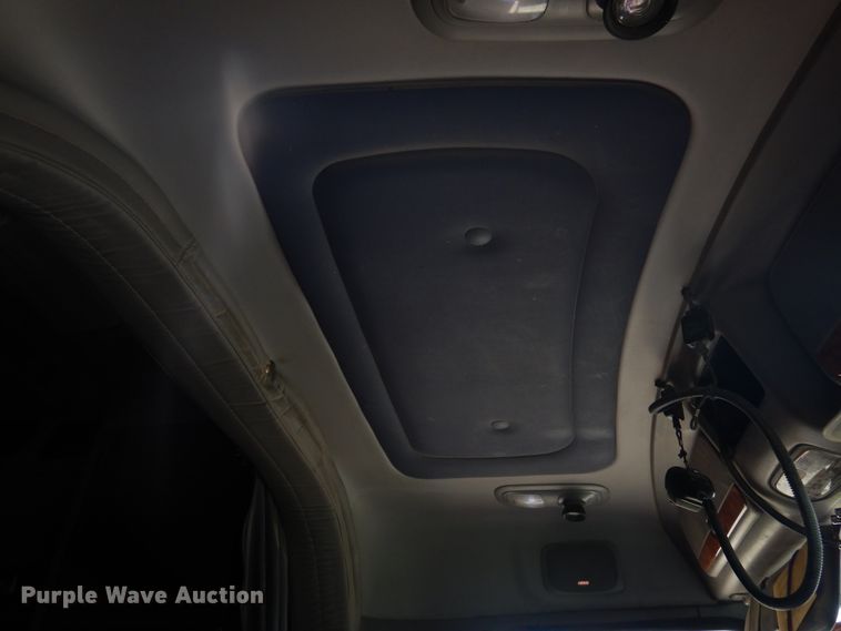 image for item HB9013 2007 Peterbilt 386  semi truck