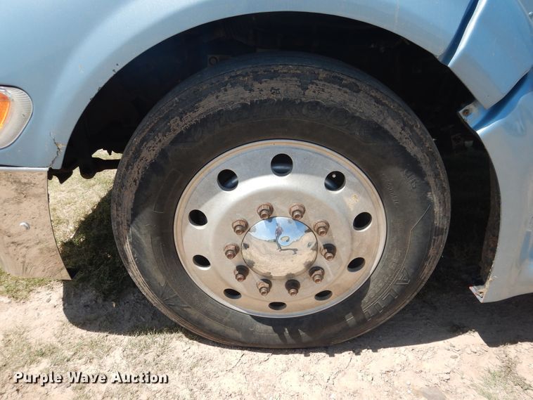 image for item HB9013 2007 Peterbilt 386  semi truck