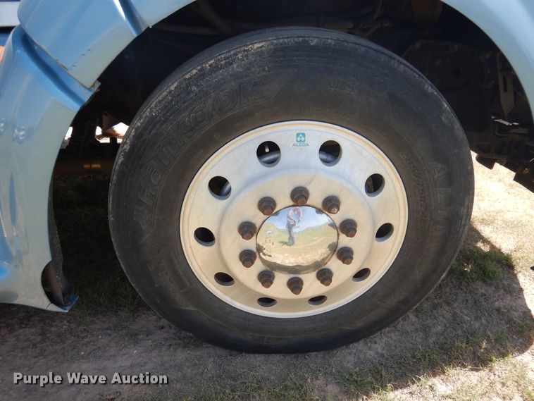 image for item HB9013 2007 Peterbilt 386  semi truck