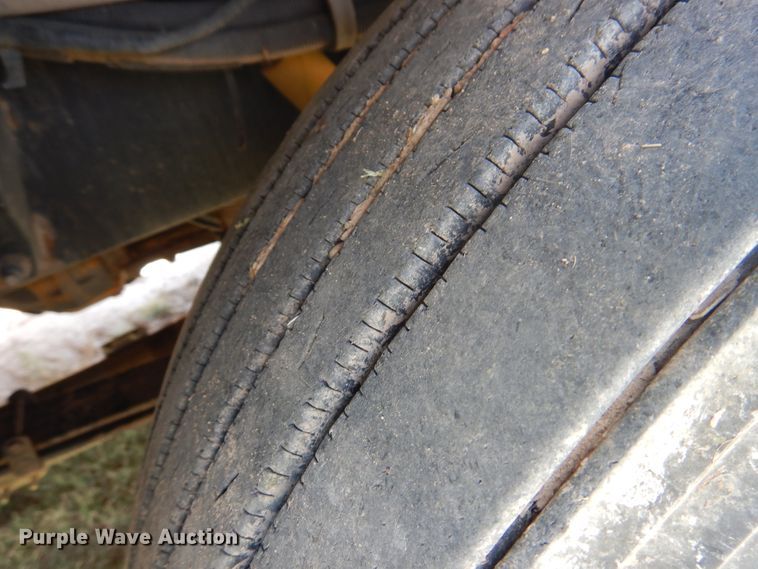 image for item HB9013 2007 Peterbilt 386  semi truck