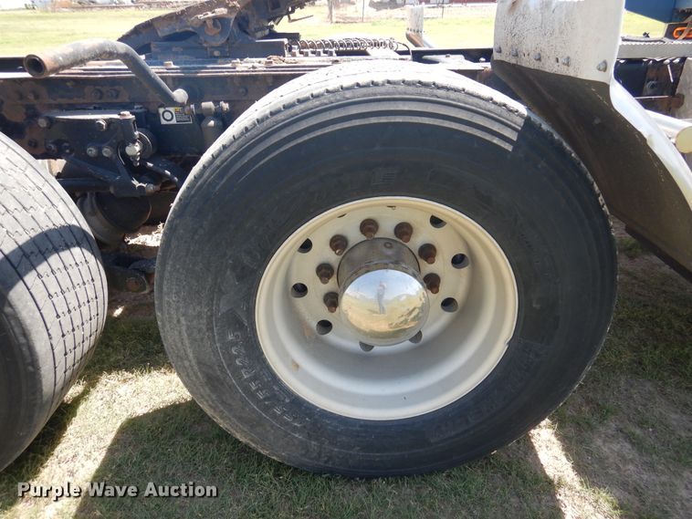 image for item HB9013 2007 Peterbilt 386  semi truck