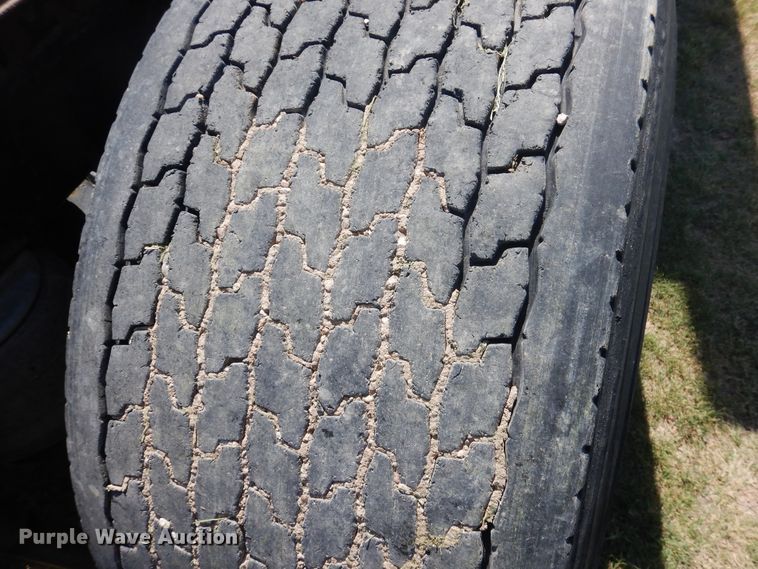 image for item HB9013 2007 Peterbilt 386  semi truck