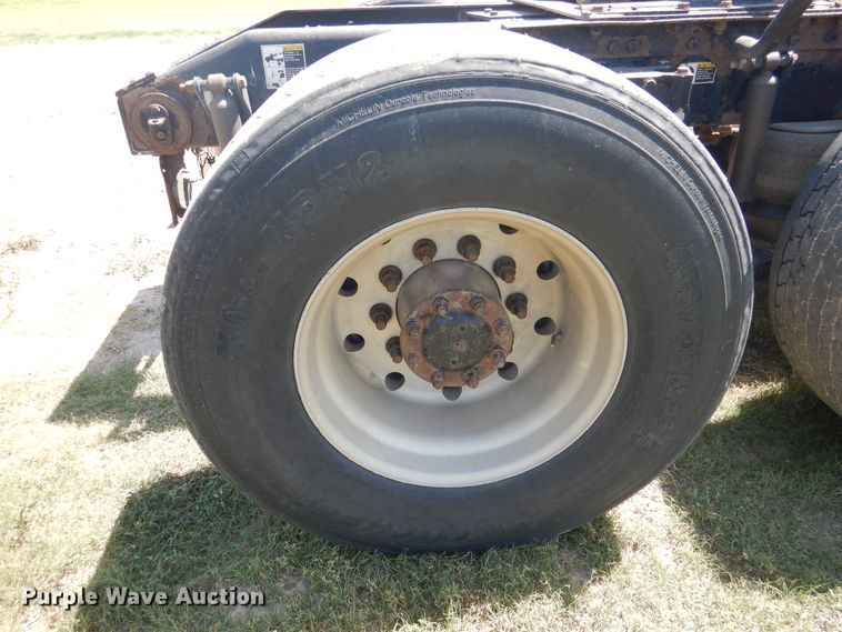 image for item HB9013 2007 Peterbilt 386  semi truck