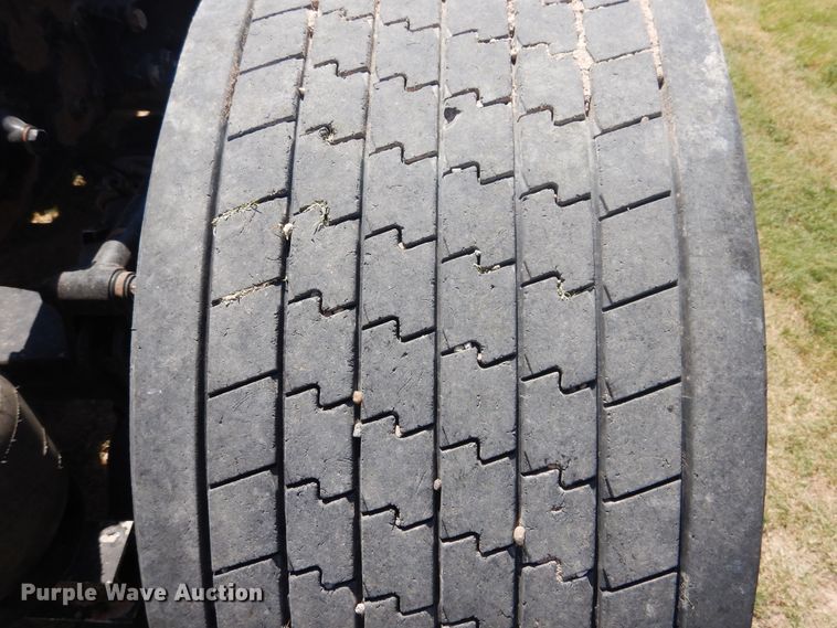 image for item HB9013 2007 Peterbilt 386  semi truck