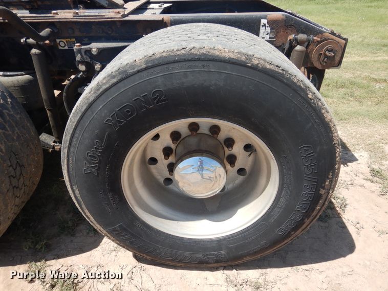 image for item HB9013 2007 Peterbilt 386  semi truck