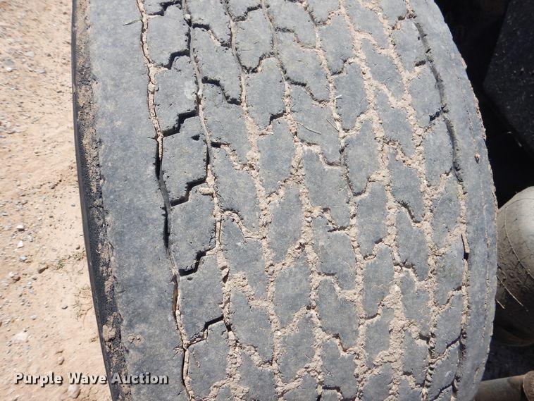 image for item HB9013 2007 Peterbilt 386  semi truck