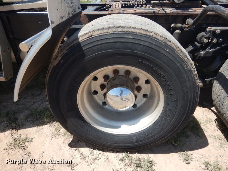 image for item HB9013 2007 Peterbilt 386  semi truck