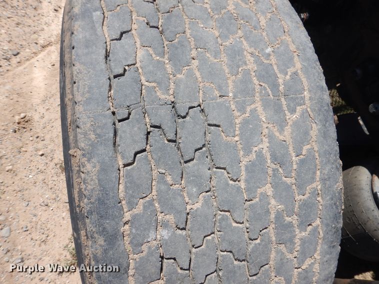 image for item HB9013 2007 Peterbilt 386  semi truck