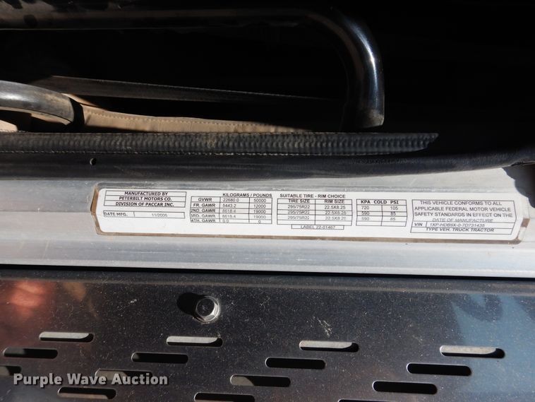 image for item HB9013 2007 Peterbilt 386  semi truck