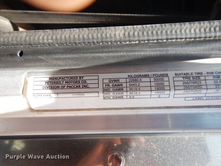 image for item HB9013 2007 Peterbilt 386  semi truck