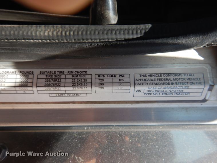 image for item HB9013 2007 Peterbilt 386  semi truck