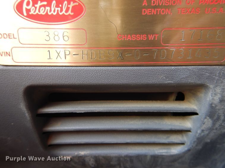 image for item HB9013 2007 Peterbilt 386  semi truck