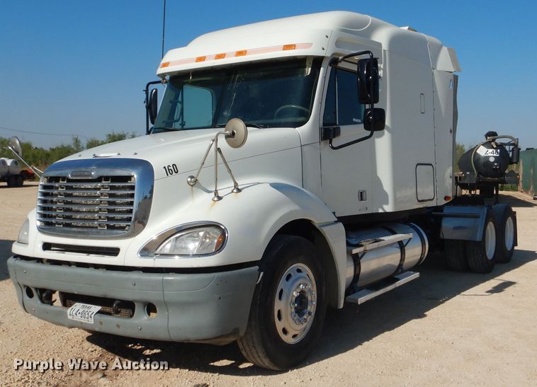 image for item HC9095 2005 Freightliner Columbia 120  semi truck