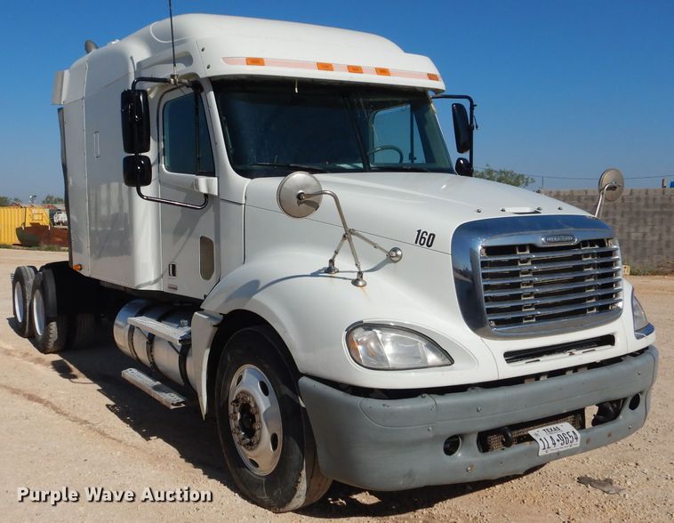 image for item HC9095 2005 Freightliner Columbia 120  semi truck