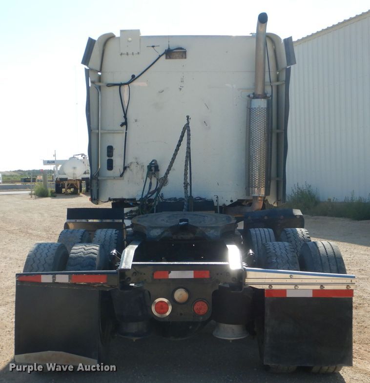 image for item HC9095 2005 Freightliner Columbia 120  semi truck