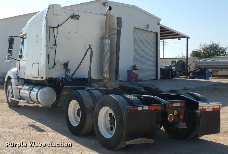 image for item HC9095 2005 Freightliner Columbia 120  semi truck