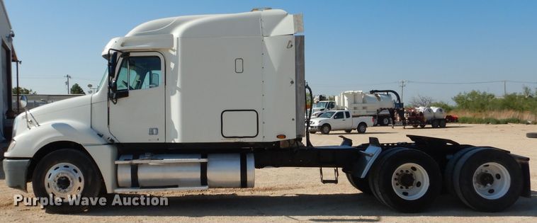 image for item HC9095 2005 Freightliner Columbia 120  semi truck