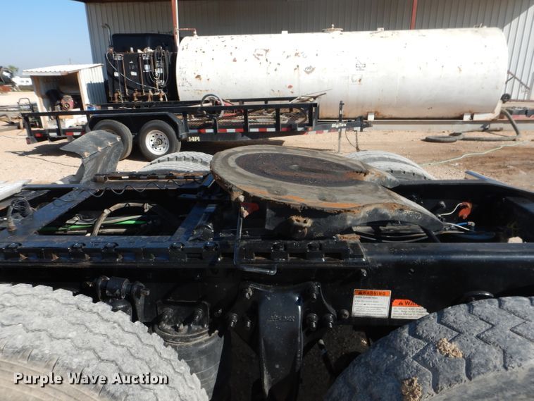 image for item HC9095 2005 Freightliner Columbia 120  semi truck