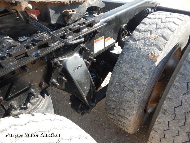 image for item HC9095 2005 Freightliner Columbia 120  semi truck