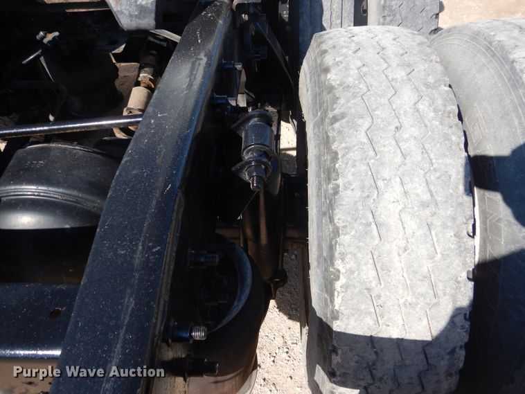 image for item HC9095 2005 Freightliner Columbia 120  semi truck