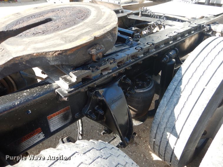 image for item HC9095 2005 Freightliner Columbia 120  semi truck