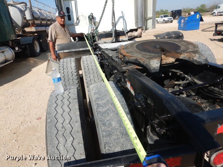 image for item HC9095 2005 Freightliner Columbia 120  semi truck