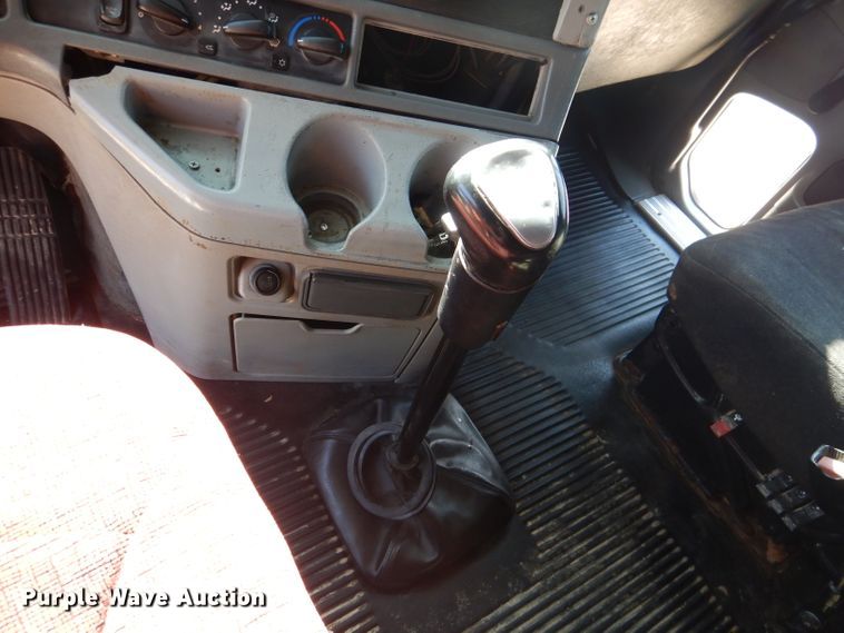 image for item HC9095 2005 Freightliner Columbia 120  semi truck