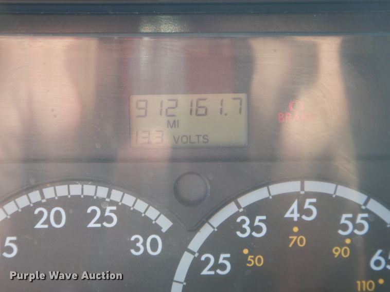 image for item HC9095 2005 Freightliner Columbia 120  semi truck