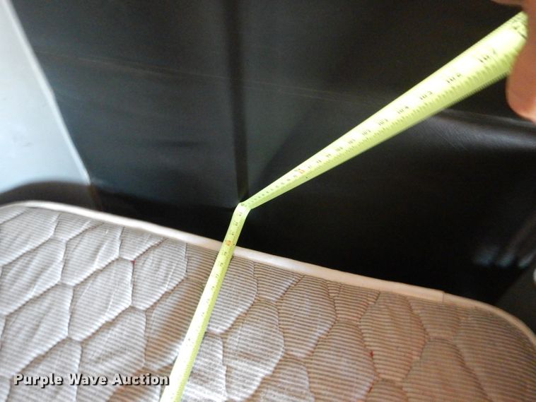 image for item HC9095 2005 Freightliner Columbia 120  semi truck