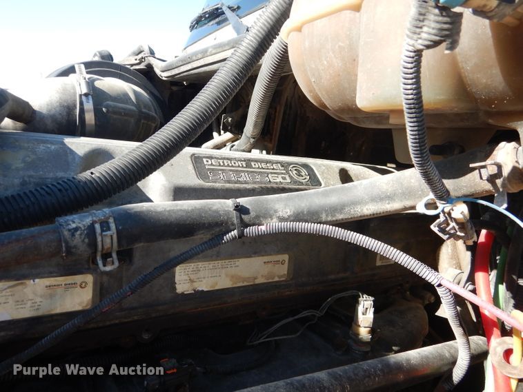 image for item HC9095 2005 Freightliner Columbia 120  semi truck