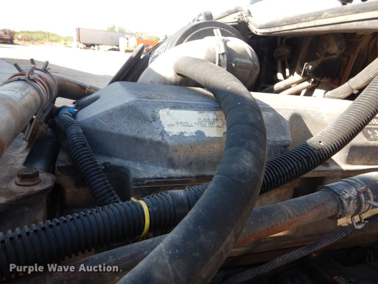 image for item HC9095 2005 Freightliner Columbia 120  semi truck