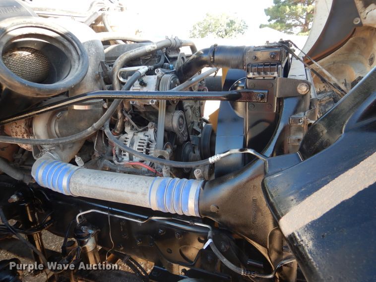 image for item HC9095 2005 Freightliner Columbia 120  semi truck