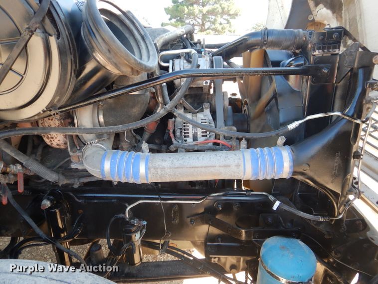 image for item HC9095 2005 Freightliner Columbia 120  semi truck