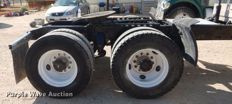 image for item HC9095 2005 Freightliner Columbia 120  semi truck