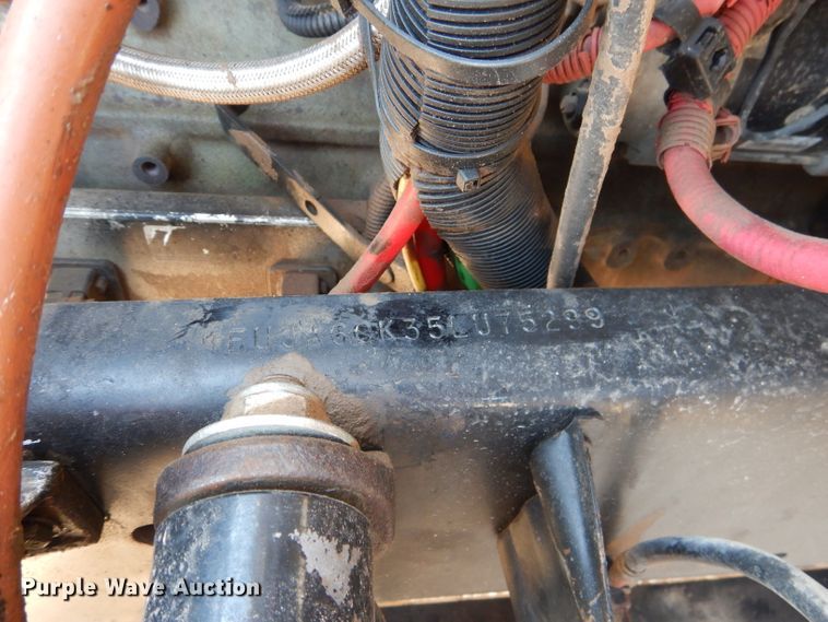 image for item HC9095 2005 Freightliner Columbia 120  semi truck