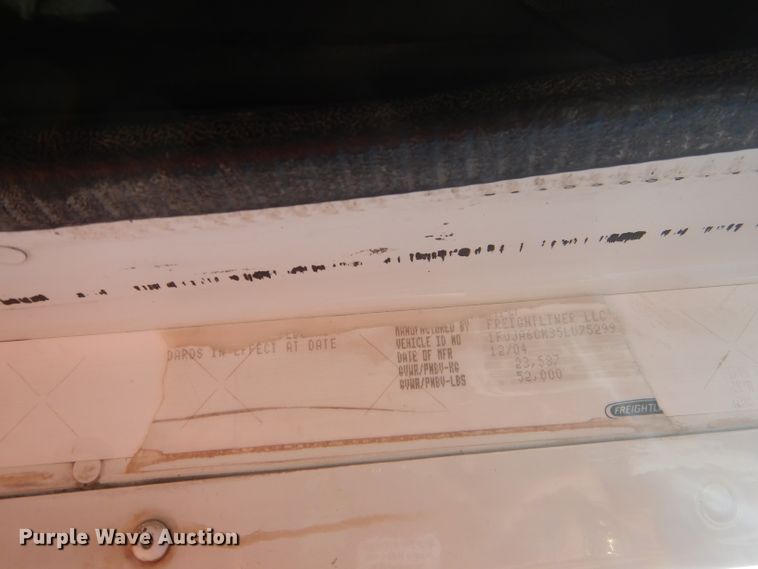 image for item HC9095 2005 Freightliner Columbia 120  semi truck