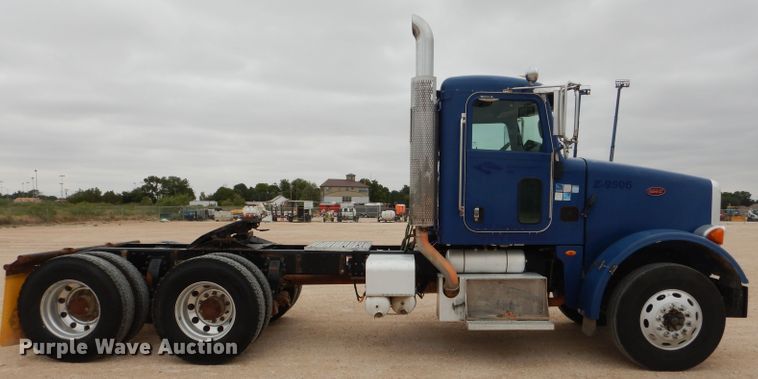 image for item HC9103 2010 Peterbilt 365  semi truck