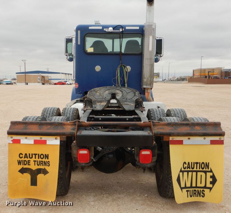 image for item HC9103 2010 Peterbilt 365  semi truck