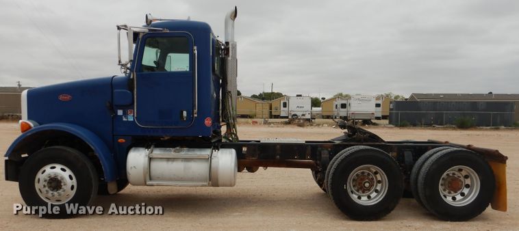 image for item HC9103 2010 Peterbilt 365  semi truck